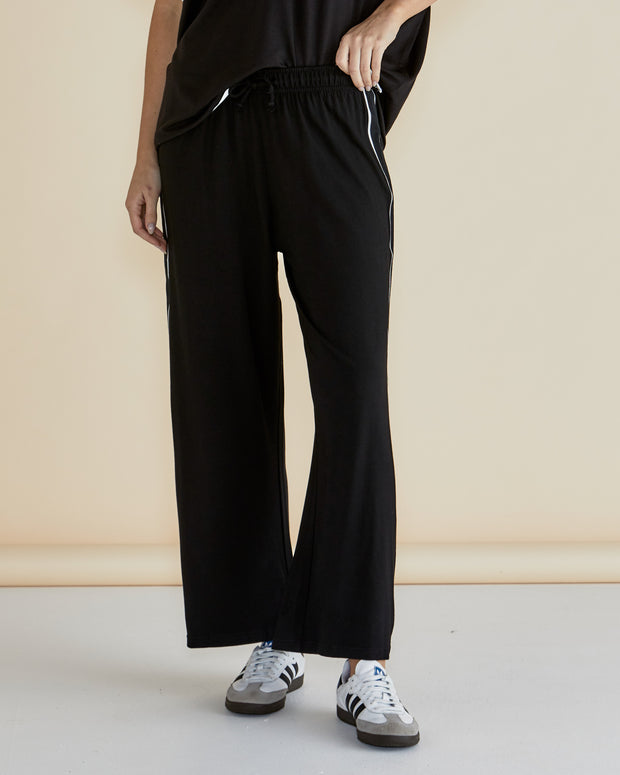 Betty Basics Evelyn Wide Leg Jogger - Black