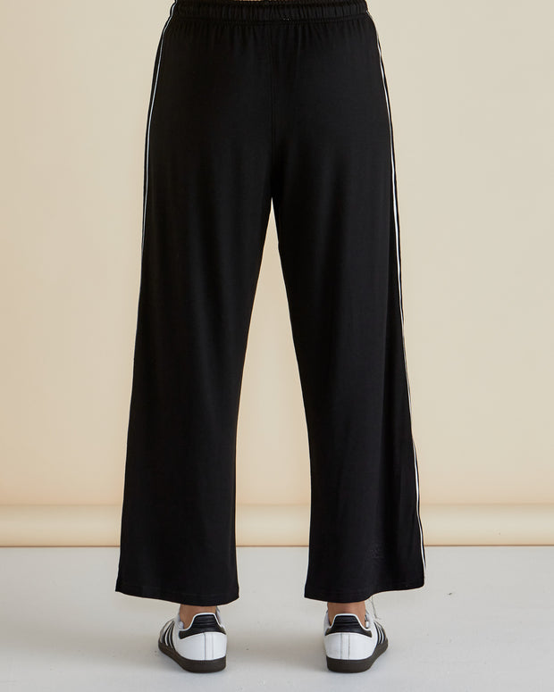 Betty Basics Evelyn Wide Leg Jogger - Black