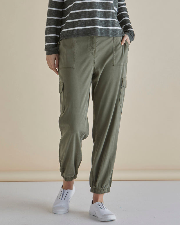 Betty Basics Lacey Lyocell Cargo Jogger - Khaki