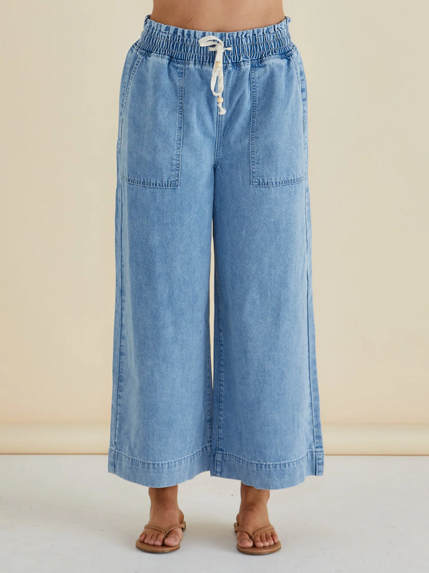 Betty Basics Saffra Relax Leg Jean - Medium Wash
