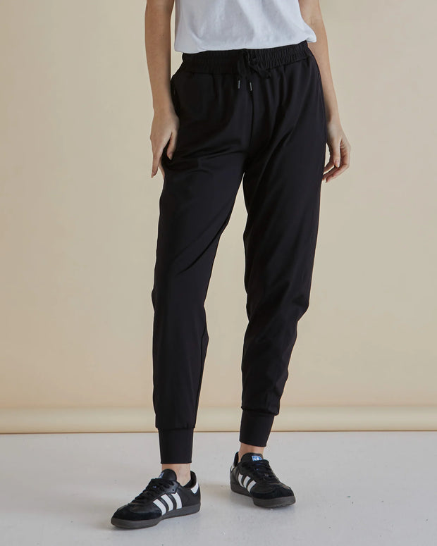 Betty Basics Cara Travel Jogger - Black