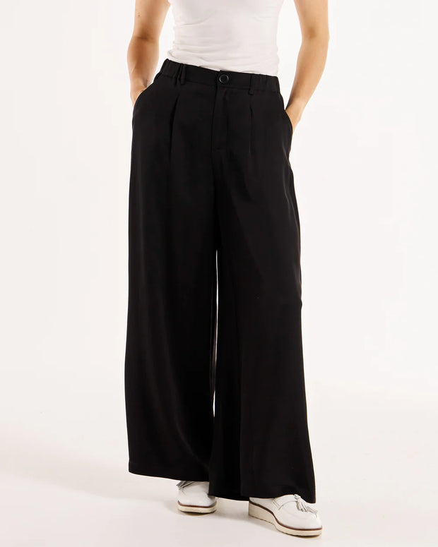 Betty Basics Venus Satin Pant - Black