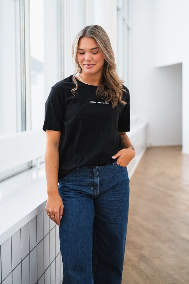 MSCH Terina Oragnic Small Logo Tee - Black/White