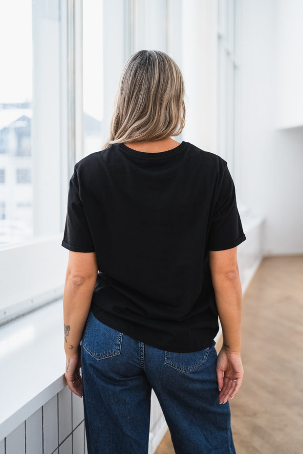 MSCH Terina Oragnic Small Logo Tee - Black/White